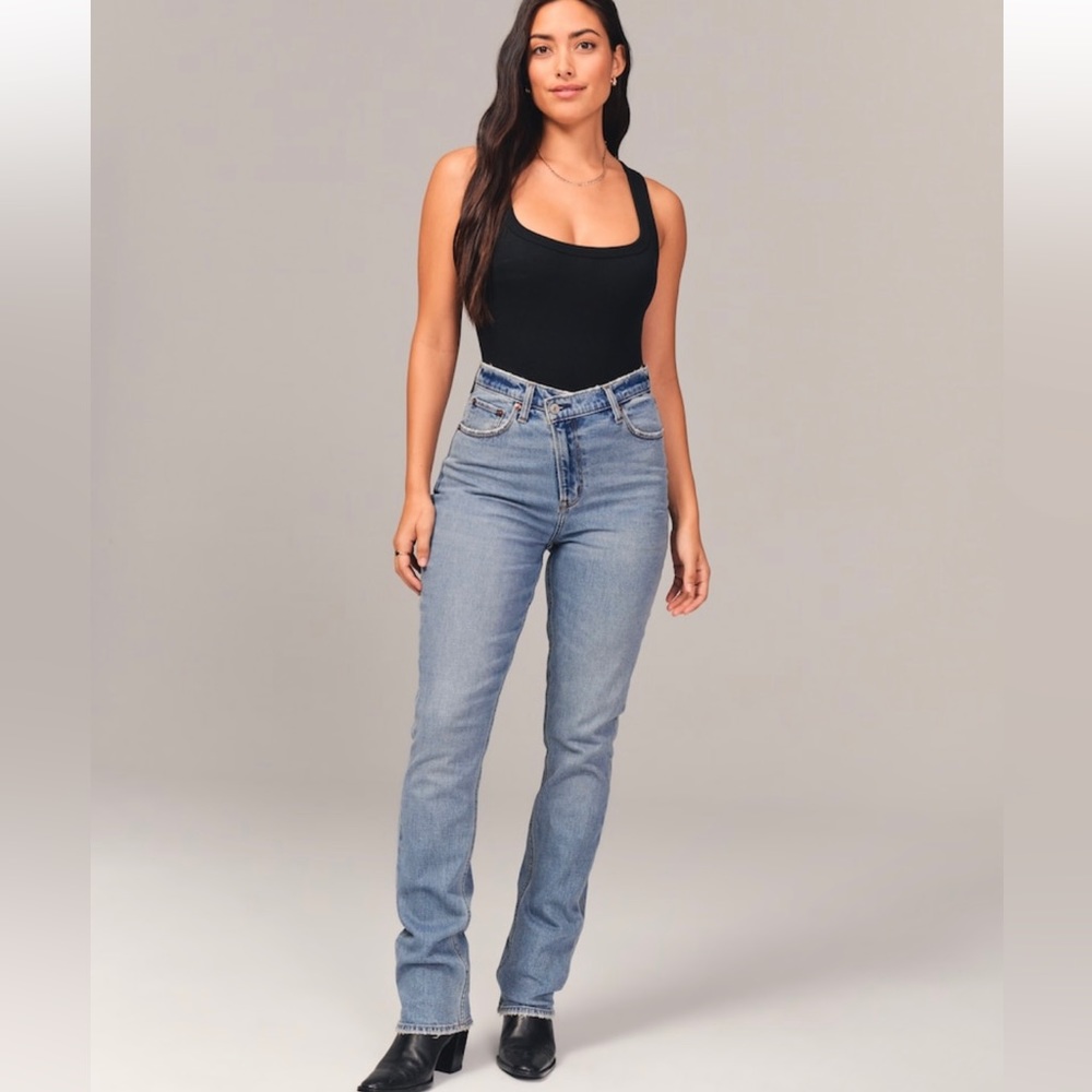 Abercrombie and Fitch women’s ultra high rise curve love 90s slim straight jeans